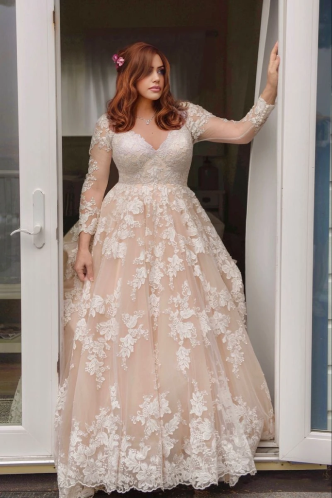 Elegant Lace Ball Gown with Sleeves