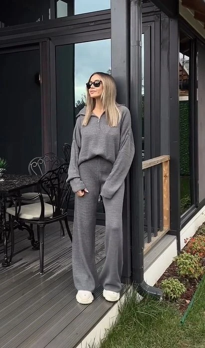 Oversized Sweats with Minimalist Sophistication