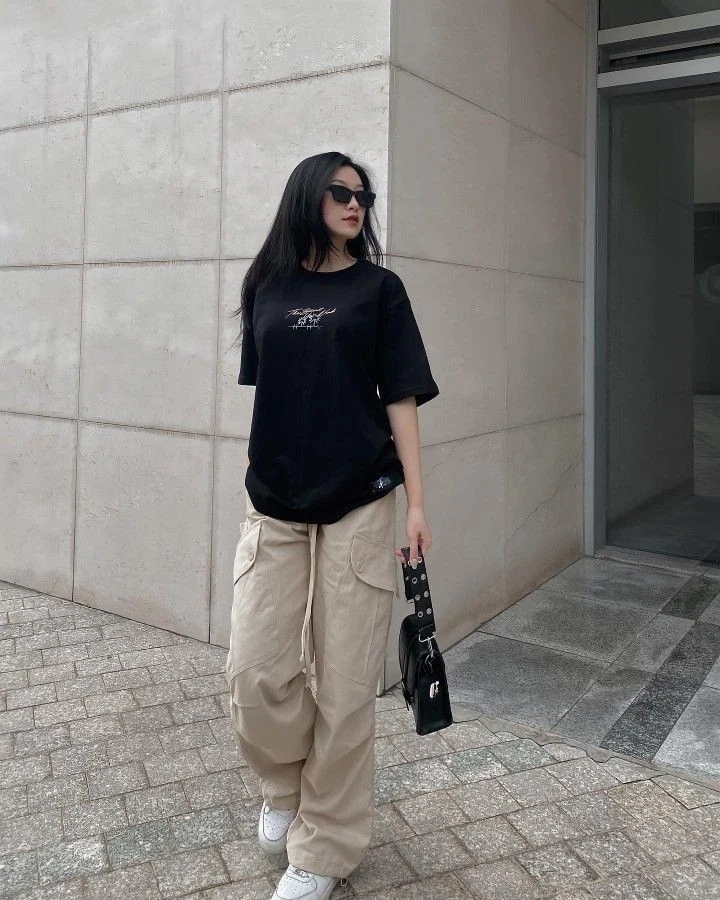 Oversized Black Tee with Cargo Pants